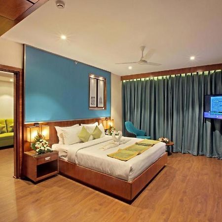 Hotel Ceasar Palace Thodupuzha Exterior photo
