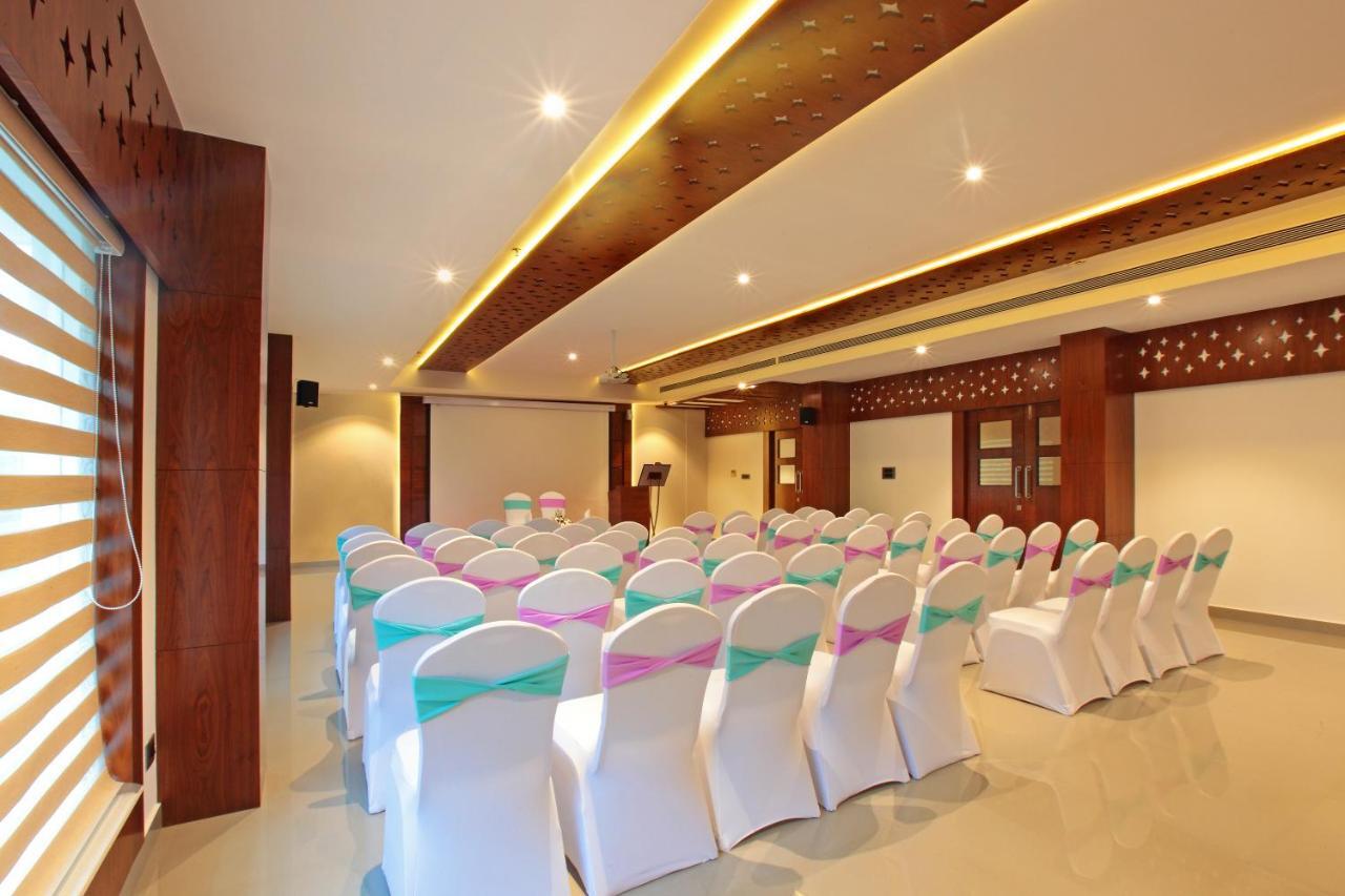 Hotel Ceasar Palace Thodupuzha Exterior photo
